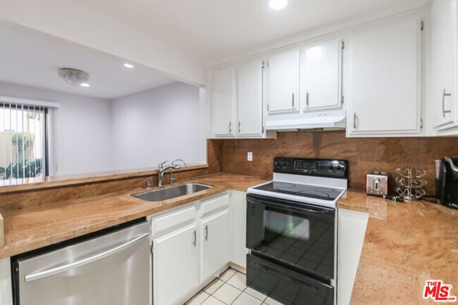 435 S Virgil Ave in Los Angeles, CA - Building Photo - Building Photo