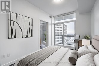 15-3315 Roehampton Ave in Toronto, ON - Building Photo - Building Photo