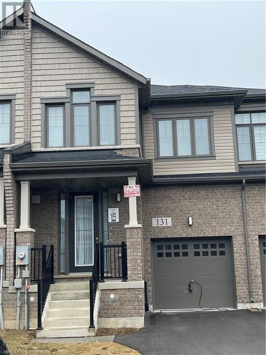 131 Freedom Cres in Hamilton, ON - Building Photo