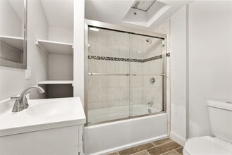 58 Otis St, Unit 2 in Somerville, MA - Foto de edificio - Building Photo