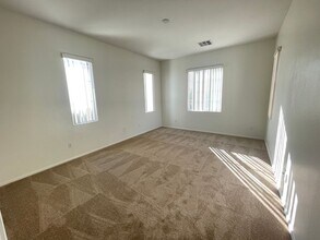 9861 Iris Valley St in Las Vegas, NV - Building Photo - Building Photo