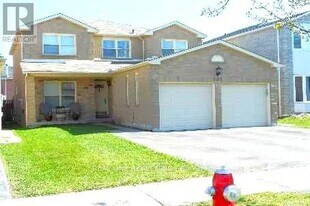 684 Savoy Crescent in Mississauga, ON - Building Photo