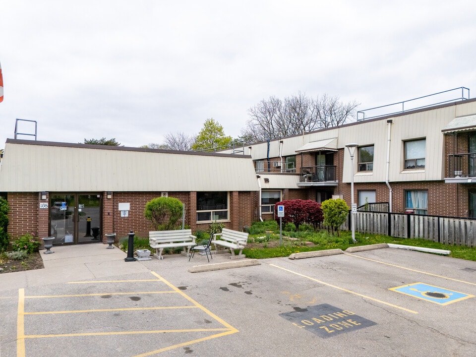 168 Grand Av S in Cambridge, ON - Building Photo