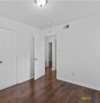 1004 S 5th St in Copperas Cove, TX - Building Photo