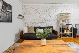 320 W 30th St in New York, NY - Building Photo - Building Photo