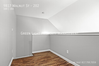 9817 Walnut St, Unit 202 in Dallas, TX - Building Photo - Building Photo