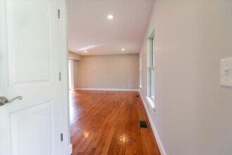 71 Reservoir Rd in Marlboro, NY - Building Photo - Building Photo