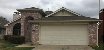 2110 Bay View Dr in Irving, TX - Building Photo