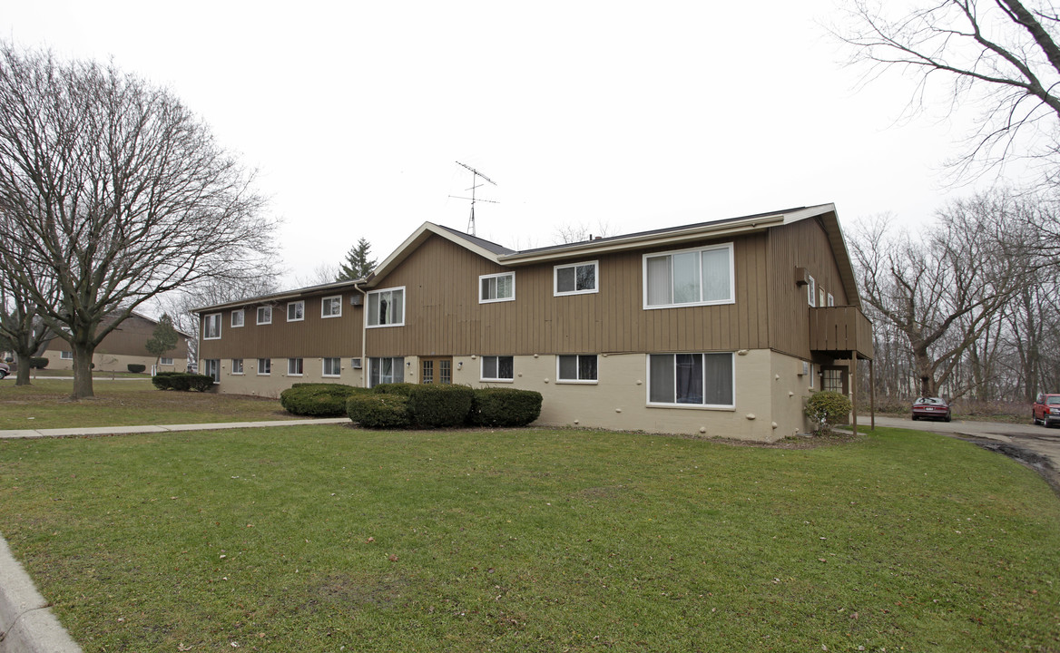 Woodfield Apartments in Delavan, WI - Building Photo