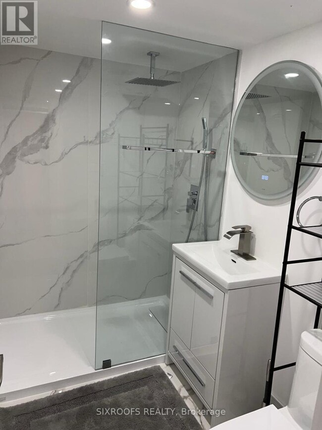 390 Lake Promenade in Toronto, ON - Building Photo - Building Photo