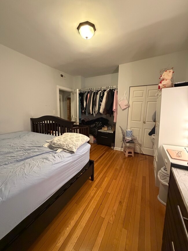 5937 W Dakin St, Unit 1 in Chicago, IL - Building Photo - Building Photo