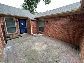 915 Cedarland Blvd in Arlington, TX - Building Photo