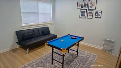 1220 Aurora Ave N in Seattle, WA - Building Photo - Building Photo