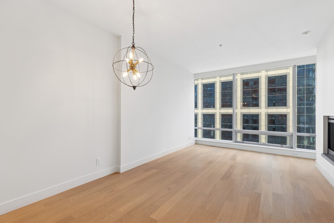1111-1111 Alberni St in Vancouver, BC - Building Photo