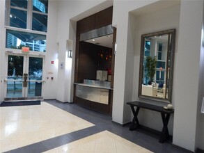 1155 Brickell Bay Dr in Miami, FL - Building Photo - Building Photo