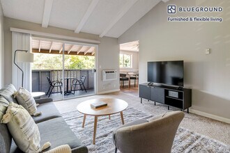 202 Calvert Dr in Cupertino, CA - Foto de edificio - Building Photo