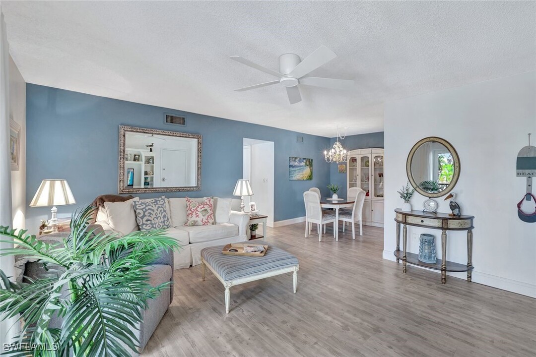 766 Central Ave in Naples, FL - Building Photo
