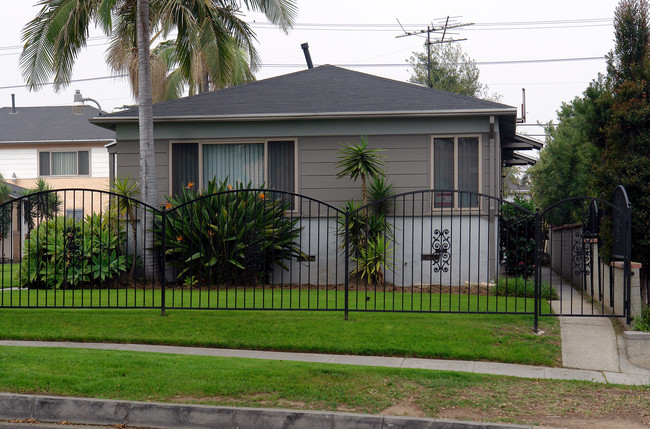 511 S Osage Ave in Inglewood, CA - Building Photo - Building Photo