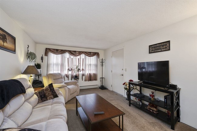 481 Merrimack St-Unit -4 in Manchester, NH - Foto de edificio - Building Photo