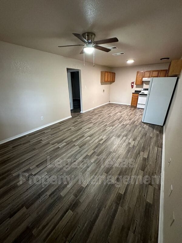 404 S Anglin St in Cleburne, TX - Building Photo - Building Photo