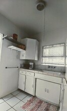 31 1/2 Clubhouse Ave in Los Angeles, CA - Building Photo - Building Photo