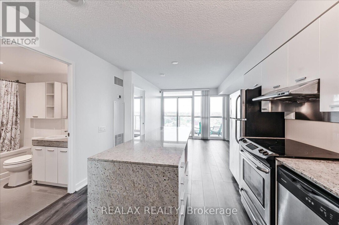 29 Singer Ct in Toronto, ON - Building Photo