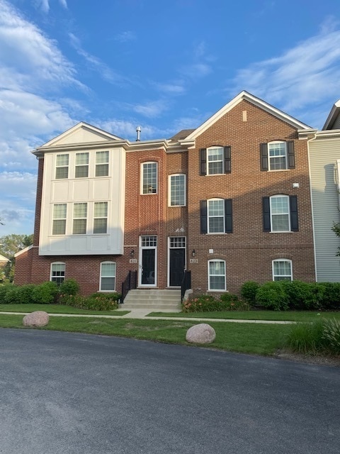 823 Paisley Ct
