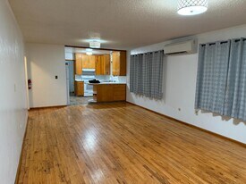 1915 SE Debord St in Corvallis, OR - Building Photo