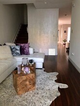 11412 NW 74th Terrace in Medley, FL - Foto de edificio - Building Photo