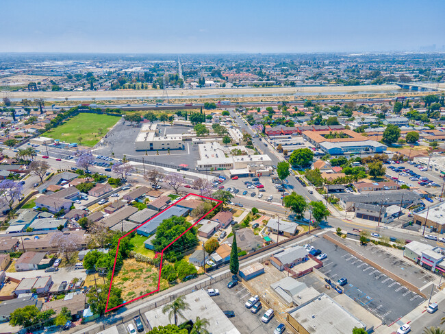 8042 Jaboneria Rd in Bell Gardens, CA - Building Photo - Building Photo