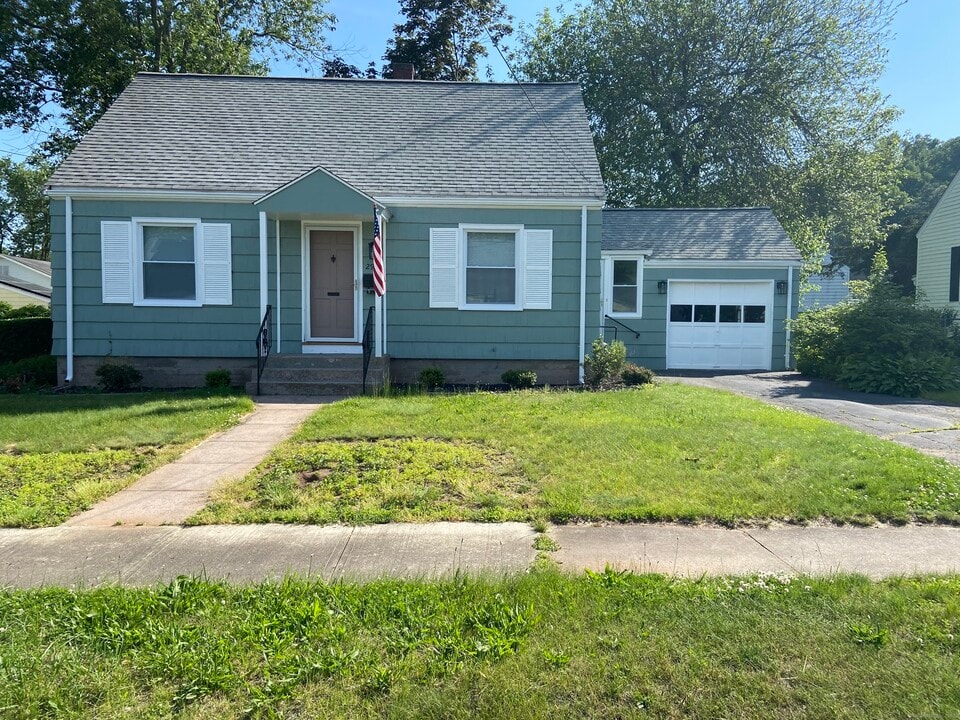 29 Addison Rd in Hamden, CT - Foto de edificio