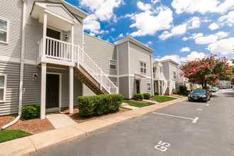 Dundale Square in Norfolk, VA - Building Photo - Building Photo
