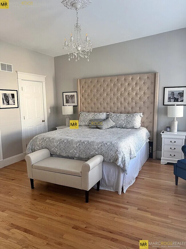 153 D St, Unit 1 in Boston, MA - Building Photo - Building Photo