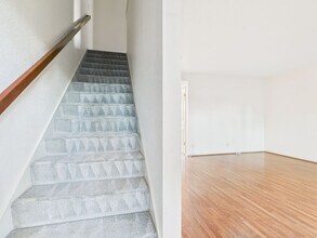 140 Cypress Grove Ct in Marina, CA - Building Photo - Building Photo