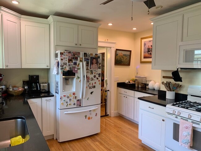 1045 Adams St, Unit Adams st in Boston, MA - Building Photo - Building Photo