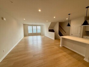 2435 Ownby Ln in Richmond, VA - Building Photo - Building Photo