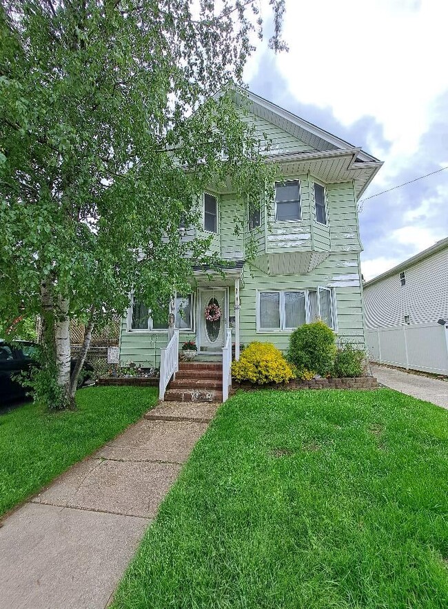 59 Plainfield Ave in East Rockaway, NY - Building Photo - Building Photo