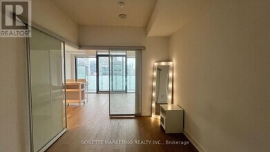 25 Richmond St E in Toronto, ON - Building Photo - Building Photo