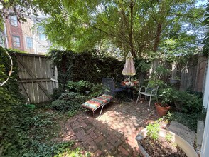 828 Corinthian Ave, Unit 1R in Philadelphia, PA - Foto de edificio - Building Photo