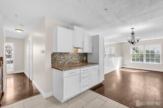 46 Prestwick Way in Edison, NJ - Building Photo - Building Photo