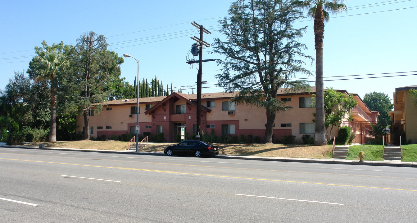 5444 Sepulveda Blvd in Sherman Oaks, CA - Building Photo