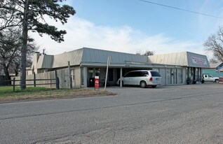 6704 NW 38th St in Bethany, OK - Building Photo