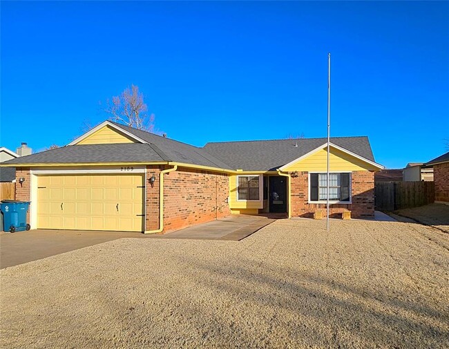 2109 Silver Fox Dr in Edmond, OK - Building Photo - Building Photo