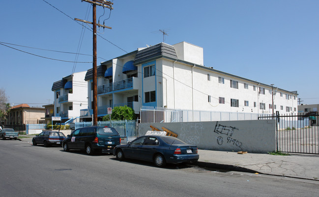 8728 Tobias Ave in Panorama City, CA - Foto de edificio - Building Photo