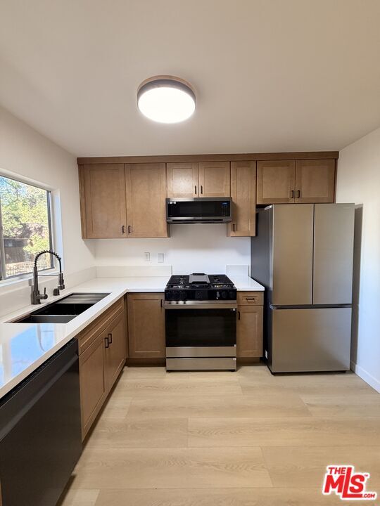 18350 Hatteras St in Los Angeles, CA - Building Photo - Building Photo