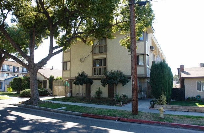 626 E Chestnut St in Glendale, CA - Foto de edificio - Building Photo