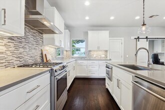 613 Theresa Ave in Austin, TX - Building Photo - Building Photo