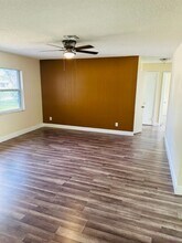 11142 Village Green Ave in Seminole, FL - Building Photo - Building Photo