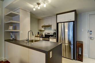 2900 Ch Ste-Foy in Québec, QC - Building Photo - Building Photo