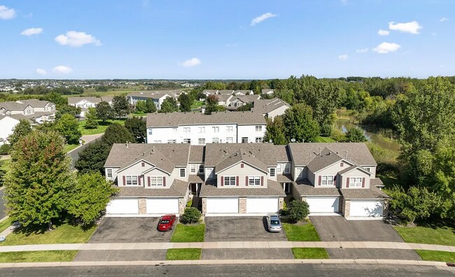 5100 Holly Ln N in Plymouth, MN - Foto de edificio - Building Photo